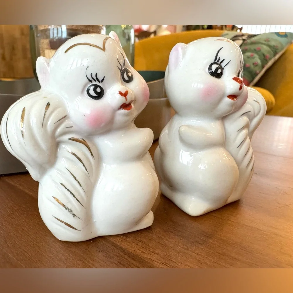 Vintage Squirrel Salt and Pepper Shakers - Picture 4 of 8